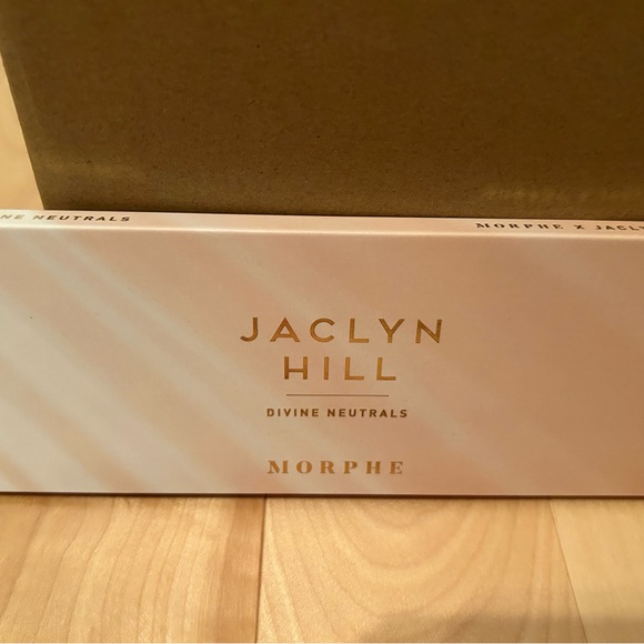 Morphe × Jaclyn Hill Divine Neutrals
Eyeshadow Palette - Picture 2 of 2